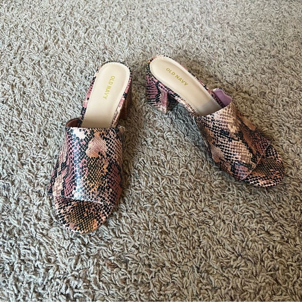 Old navy snake print slides womens size 7.5 NWOT - Picture 3 of 6